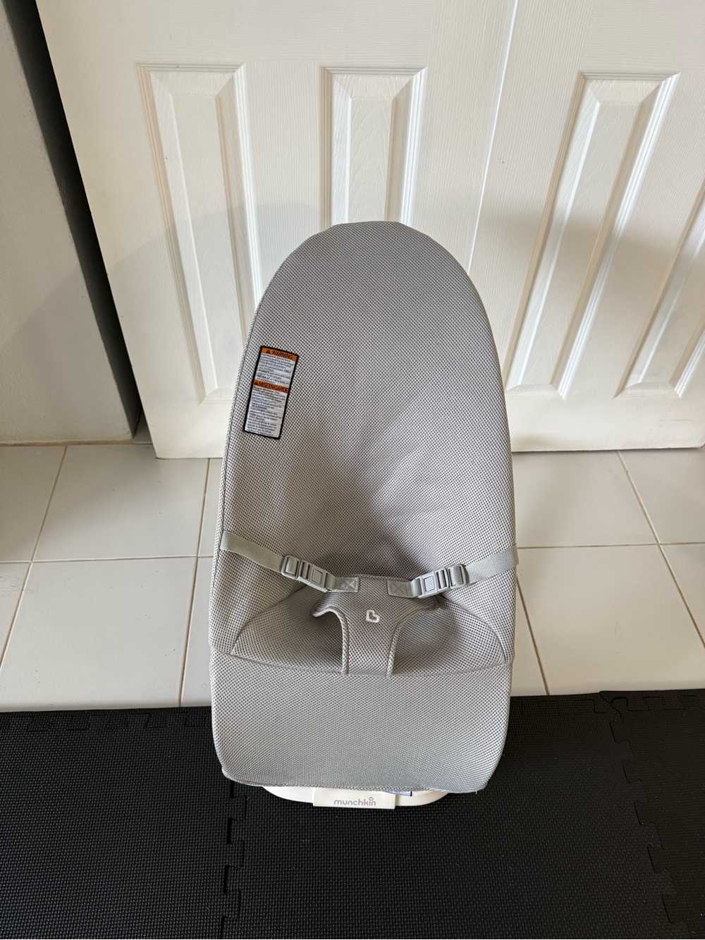Munchkin Spring Baby Bouncer and Rocker Seat 2-in-1 Manual Bouncer - LIKE NEW!